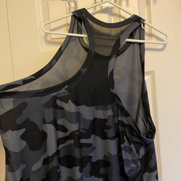NWT old navy Athletic tank - Picture 5 of 6